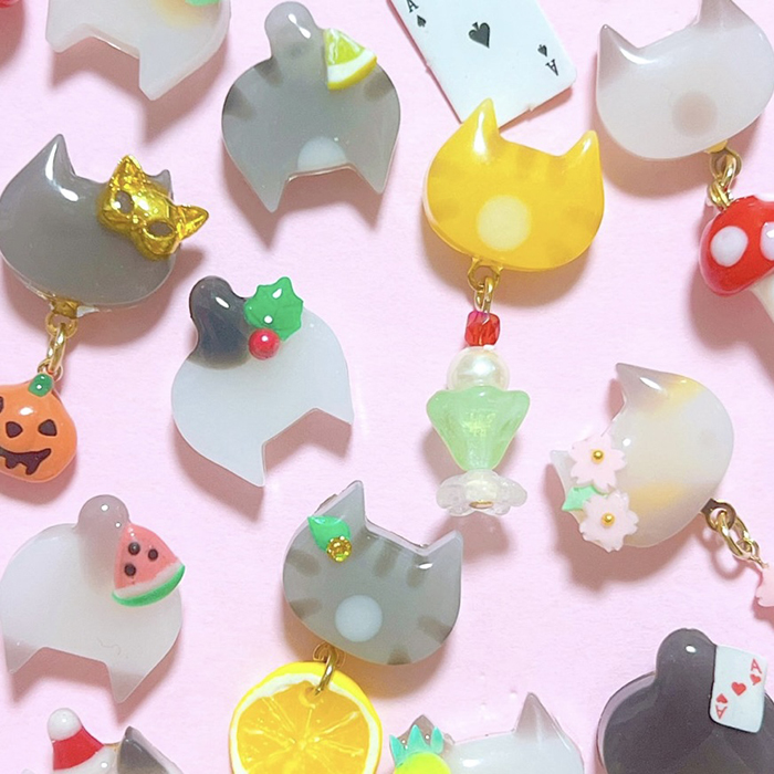 S-033】 陶器にみえるにゃんこブローチAtelier Runon（アクセサリー
